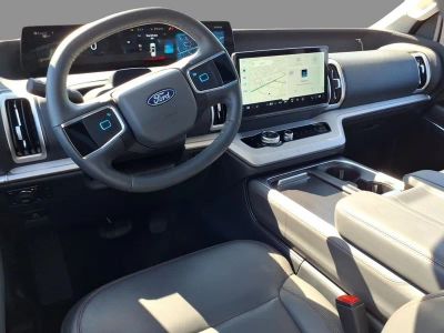 2025 Ford Expedition — detail view
