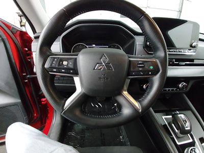 2024 Mitsubishi Outlander — photo 12 view