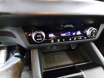 2024 Mitsubishi Outlander — photo 18 view