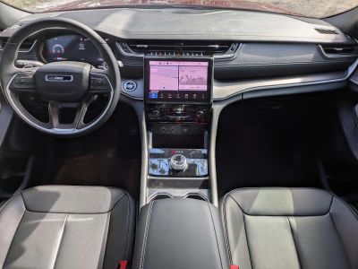 2025 Jeep Grand Cherokee — photo 16 view