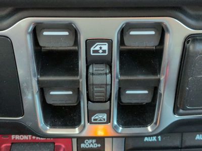 2024 Jeep Wrangler - Photo 23