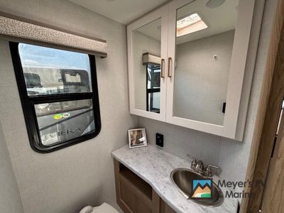 2026 Thor Motor Coach Chateau - Photo 17