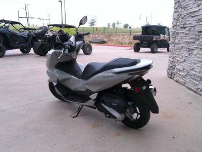 2025 Honda PCX - Photo 4