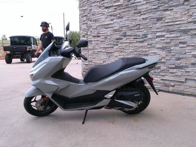 2025 Honda PCX - Photo 5