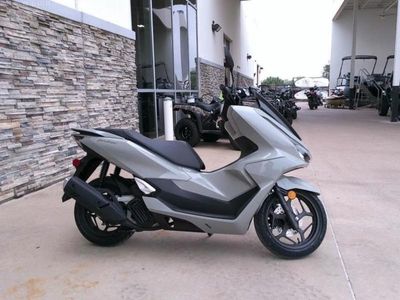 2025 Honda PCX - Photo 3