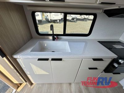 2026 Winnebago Thrive - Photo 19