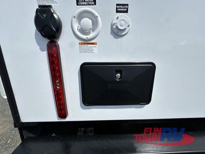 2026 Winnebago Thrive - Photo 7