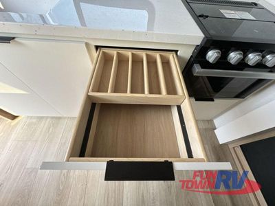2026 Winnebago Thrive - Photo 25