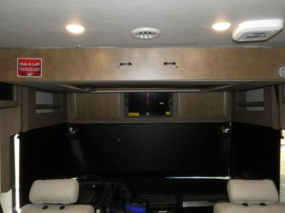 2026 Fleetwood Bounder - Photo 12
