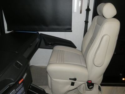 2026 Fleetwood Bounder - Photo 11