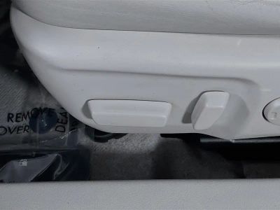 2014 Toyota Camry Hybrid — photo 13 view