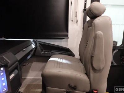 2026 Fleetwood Bounder - Photo 12