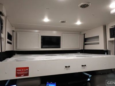 2026 Fleetwood Bounder - Photo 13