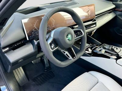 2026 BMW 5 Series — photo 7 view