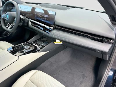 2026 BMW 5 Series — photo 24 view