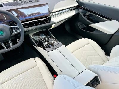 2026 BMW 5 Series — photo 18 view