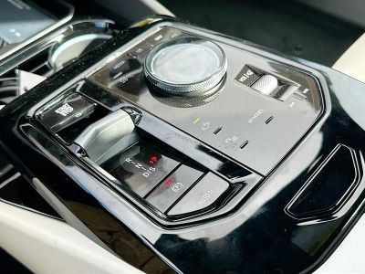 2026 BMW 5 Series — photo 14 view