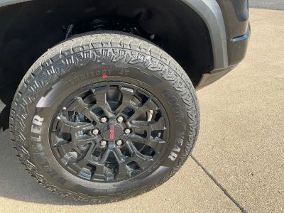 2026 GMC Canyon — photo 16 view
