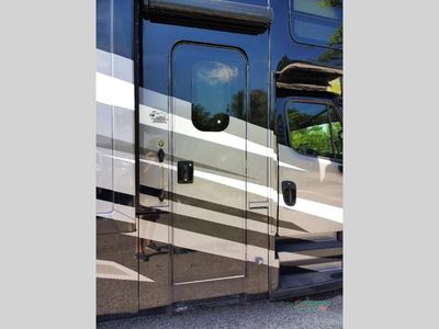 2024 Thor Motor Coach Pasadena — photo 33 view