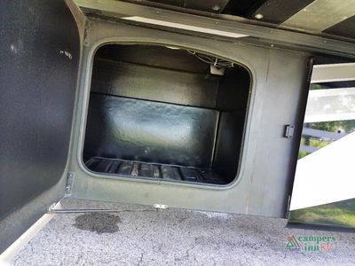 2024 Thor Motor Coach Pasadena — photo 21 view