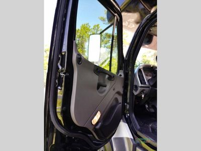 2024 Thor Motor Coach Pasadena — photo 24 view