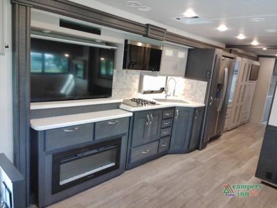 2024 Thor Motor Coach Pasadena — photo 45 view