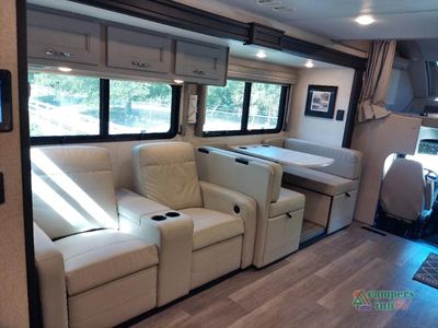 2024 Thor Motor Coach Pasadena — photo 47 view