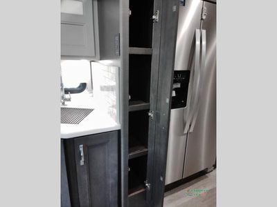 2024 Thor Motor Coach Pasadena — photo 48 view
