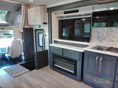 2024 Thor Motor Coach Pasadena — photo 46 view