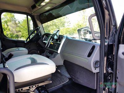 2024 Thor Motor Coach Pasadena — photo 30 view
