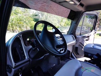 2024 Thor Motor Coach Pasadena — photo 25 view
