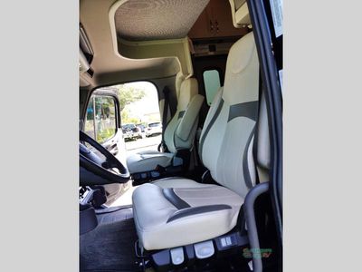 2024 Thor Motor Coach Pasadena — photo 26 view