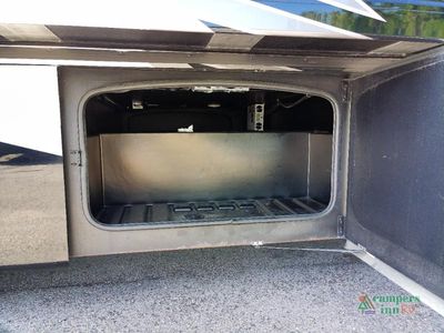 2024 Thor Motor Coach Pasadena — photo 13 view