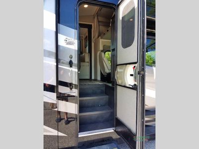 2024 Thor Motor Coach Pasadena — photo 35 view