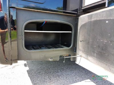 2024 Thor Motor Coach Pasadena — photo 8 view