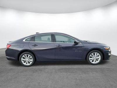 2025 Chevrolet Malibu - Photo 2
