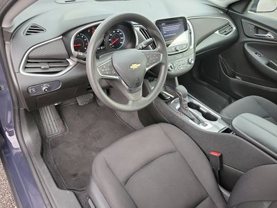 2025 Chevrolet Malibu - Photo 3
