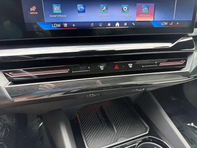 2024 BMW 5 Series — photo 31 view