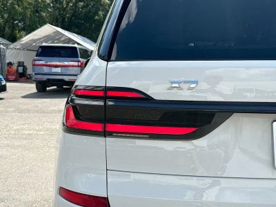 2025 BMW X7 — photo 10 view