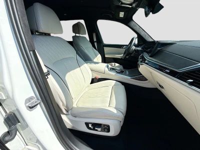 2025 BMW X7 — photo 16 view