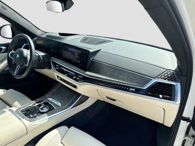 2025 BMW X7 — photo 15 view