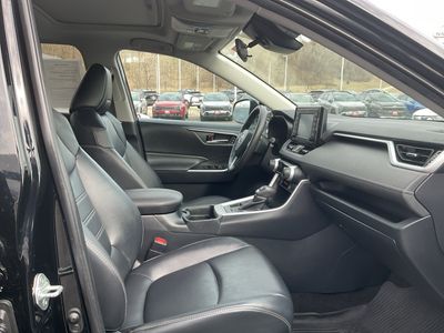 2019 Toyota RAV4 — photo 17 view