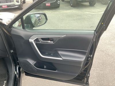 2019 Toyota RAV4 — photo 23 view