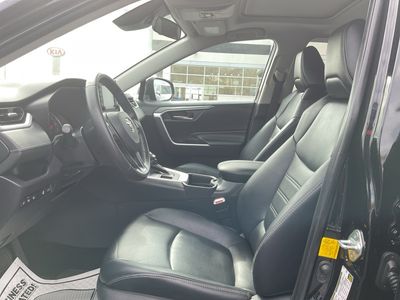 2019 Toyota RAV4 — photo 9 view