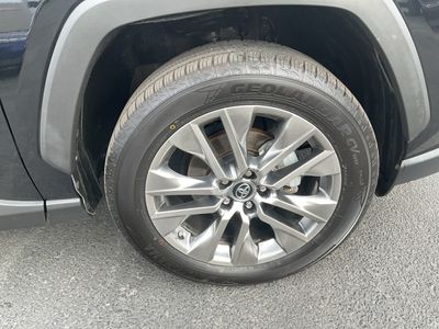 2019 Toyota RAV4 — photo 18 view