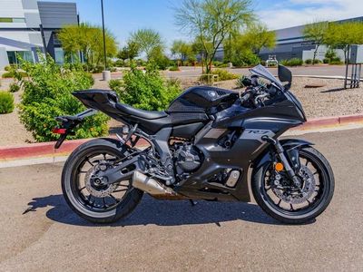 2025 Yamaha YZF-R7 - Photo 3