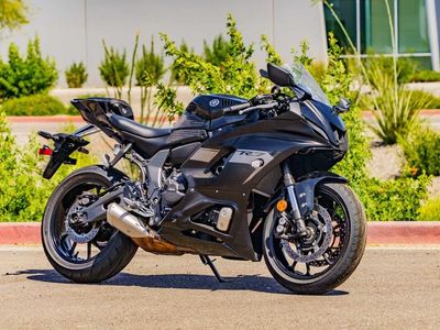 2025 Yamaha YZF-R7 - Photo 1
