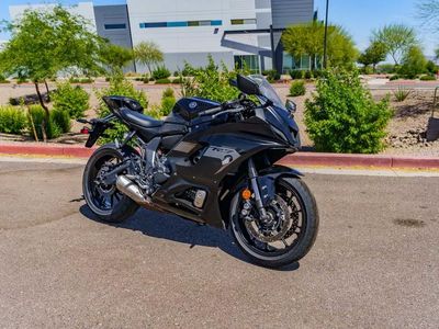 2025 Yamaha YZF-R7 - Photo 2