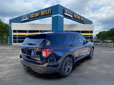 2025 Ford Explorer — detail view