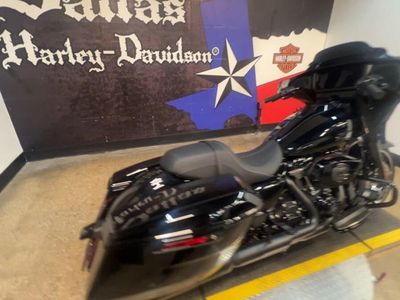 2025 Harley-Davidson FLHX - Street Glide — interior view